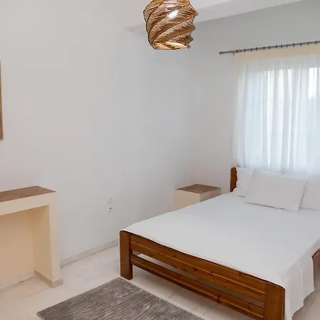 Linovrochi House With Private Pool بيت للعطل