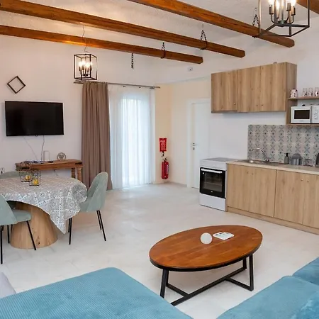 Linovrochi House With Private Pool بيت للعطل